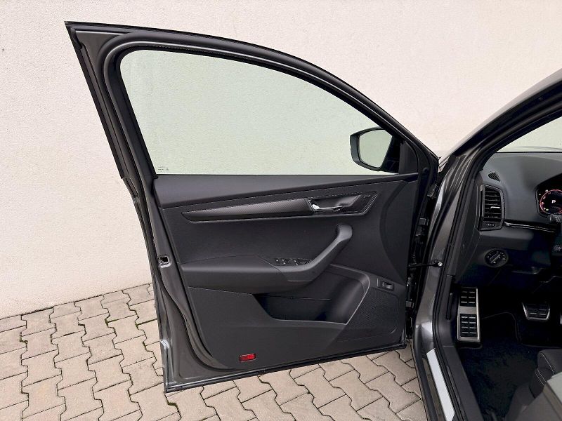 Škoda Karoq (2025) SPORTLINE TSI 1.5/110KW 7AP - fotka 11 z 35