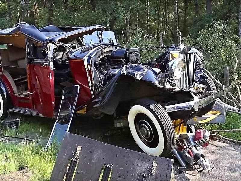 Majitel si svůj Rolls-Royce z roku 1935 užil jen chvíli.