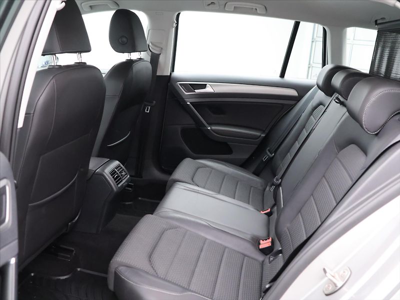 Volkswagen Golf 2.0 TDI 110kW Comfortline - fotka 14 z 30