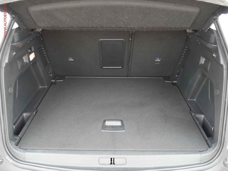 Peugeot 3008 (2018) 1.5HDi, 1.maj,ČR, Active, TZ - fotka 7 z 18