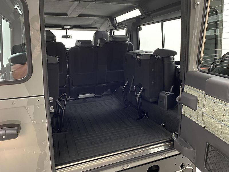 Land Rover Defender (2024) WORKS V8 ISLAY ED. REZERVACE - fotka 5 z 40