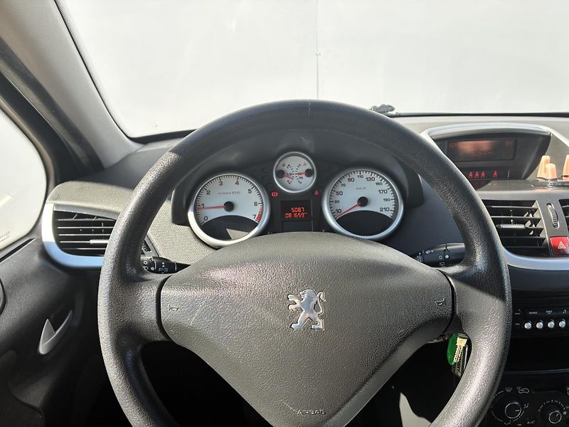 Peugeot 207 1.4 16V VTi Active - fotka 14 z 18
