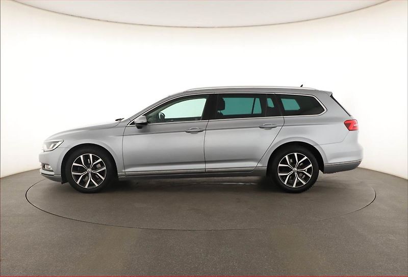 Volkswagen Passat (2019) 2.0 TDI, Automat, Kůže - fotka 3 z 21
