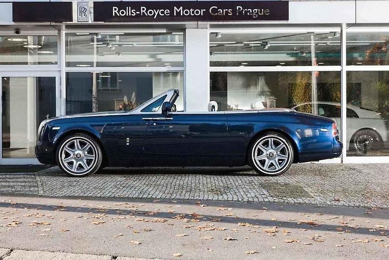 Rolls-Royce Phantom Drophead Coupé.