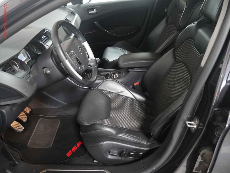 Citroën C5 (2012) 2.0 HDi, Exclusive - fotka 9 z 21