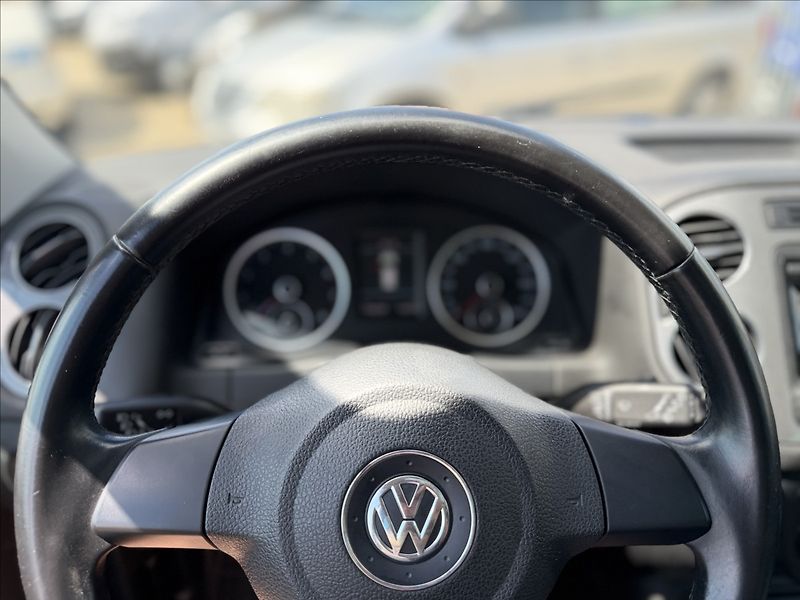 Volkswagen Tiguan 1,4 TSI PANORAMA, LED, BIXENON - fotka 14 z 36