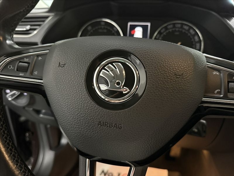 Škoda Superb 2,0   TDI 110kW STYLE 4x4 TAŽN - fotka 13 z 47