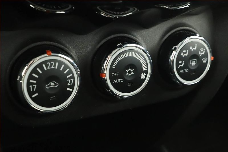 Mitsubishi ASX (2016) 1.6 MIVEC, ČR,1.maj, Tempomat - fotka 10 z 15