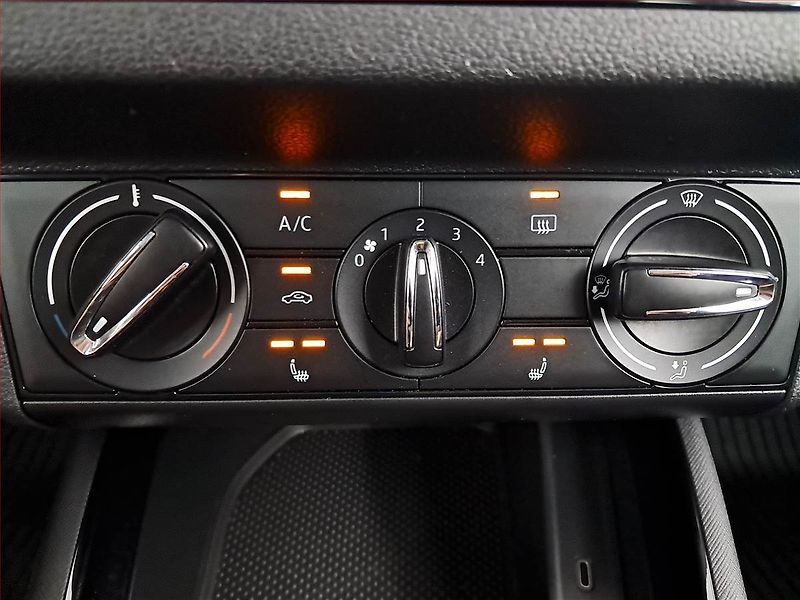 Škoda Scala (2020) 1.0 TSI, Tempomat - fotka 13 z 18