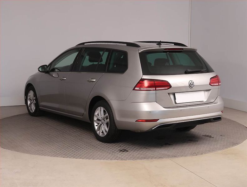 Volkswagen Golf (2017) Highline 2.0 TDI, Automat - fotka 4 z 16