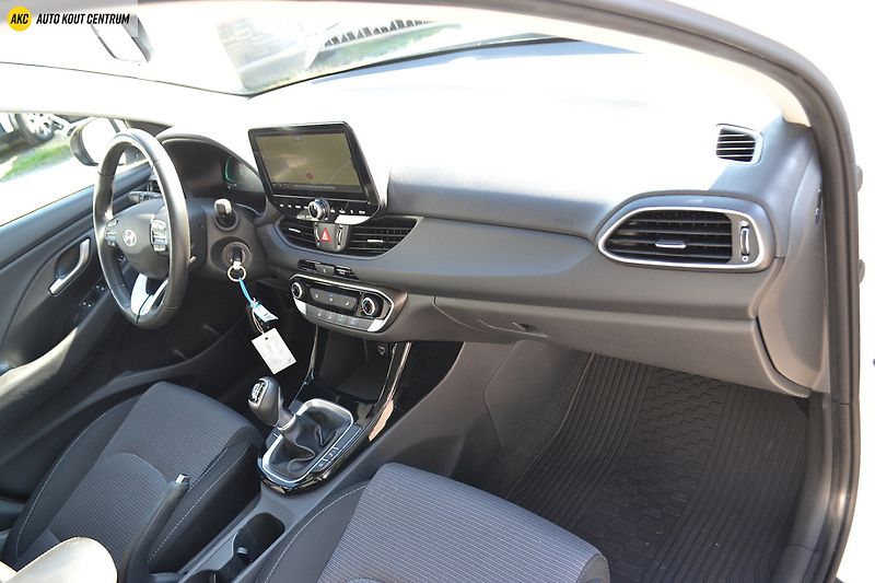 Hyundai i30 WG 1,5I MT SMART FL NAVI - fotka 13 z 45
