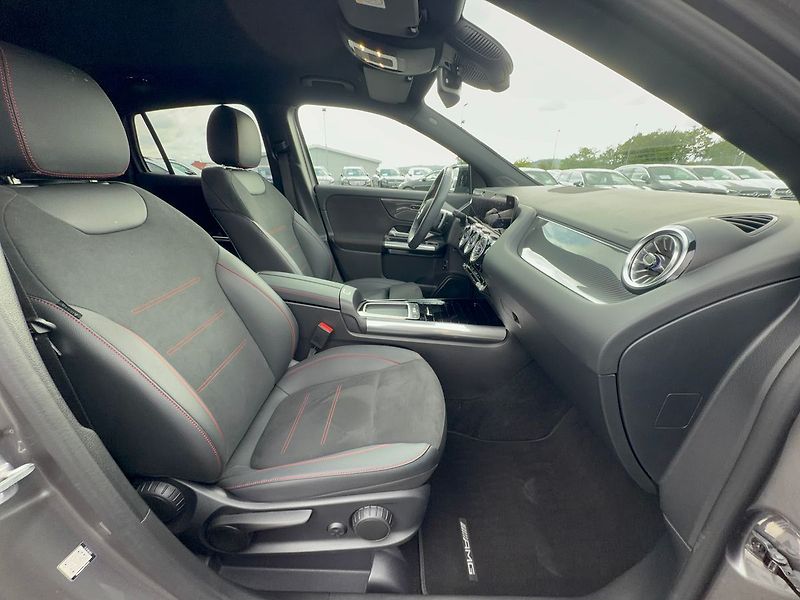 Mercedes-Benz GLA 200d 4MATIC Edition 140 Years - fotka 10 z 38