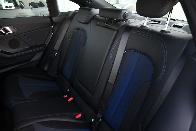 BMW Řada 2 218d M-SPORT 1M ČR - fotka 20 z 40