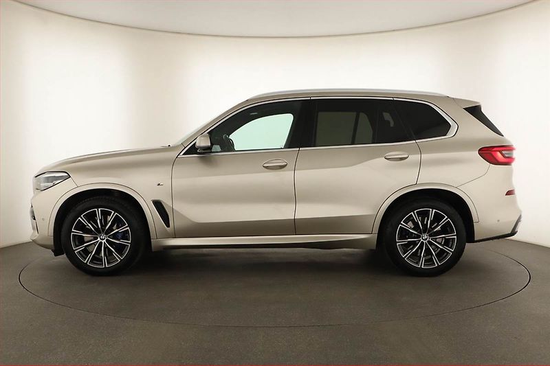 BMW X5 (2019) xDrive30d - fotka 3 z 20
