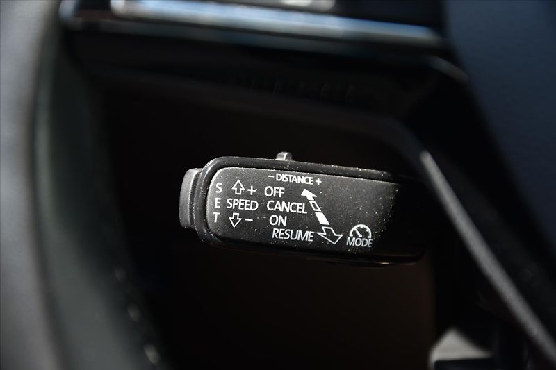 Škoda Superb 2.0 TDI 140kW DSG STYLE ČR - fotka 20 z 32