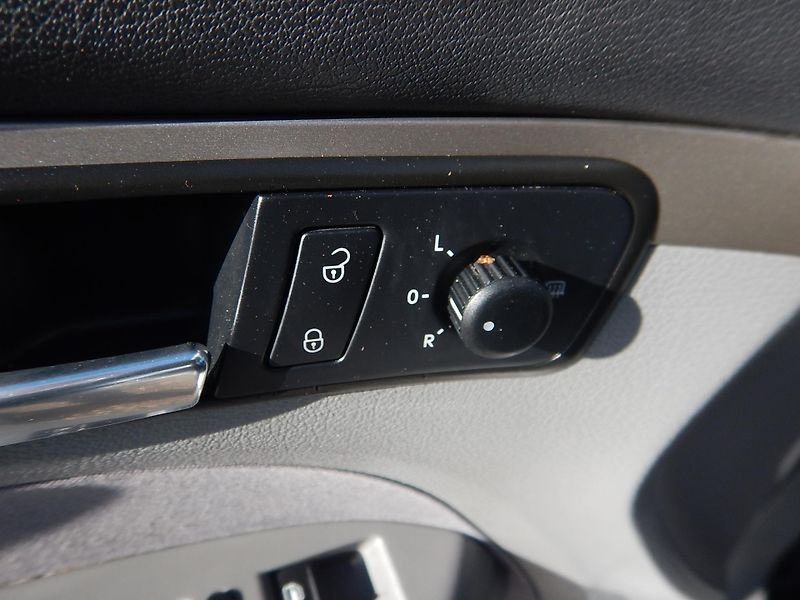 Volkswagen Touran 2.0 TDI, DIGIKLIMA - fotka 17 z 26