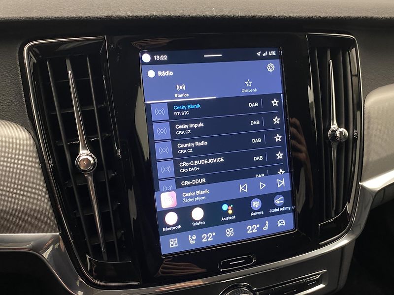 Volvo V90 T6 AWD RECHARGE DARK PLUS - fotka 41 z 58