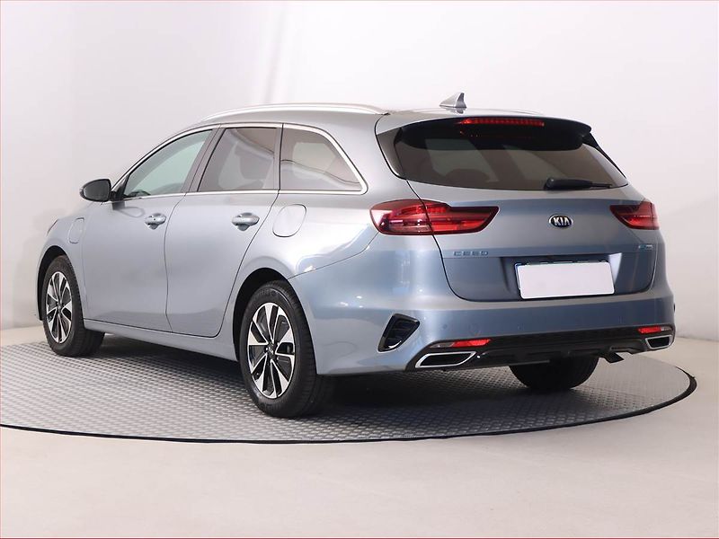 Kia Ceed (2021) Gold 1.6 GDI plug-in, Automat - fotka 4 z 27