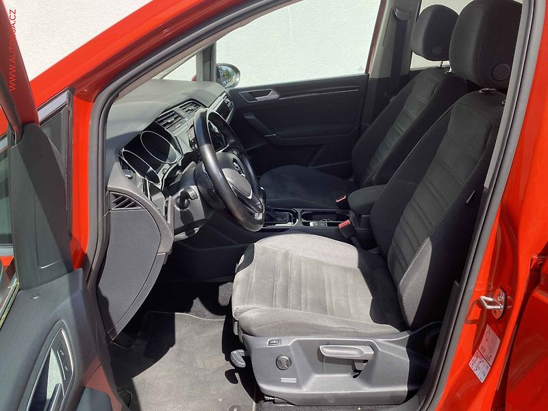 Volkswagen Touran (2017) 1.4 TSi, Highline, DSG, LED - fotka 9 z 19