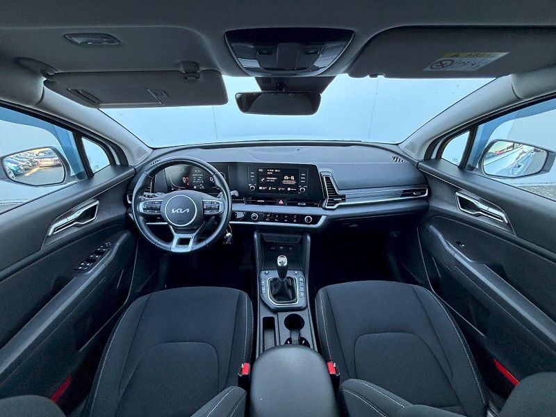 Kia Sportage (2022) 1.6 T-GDI 110kW - fotka 9 z 35