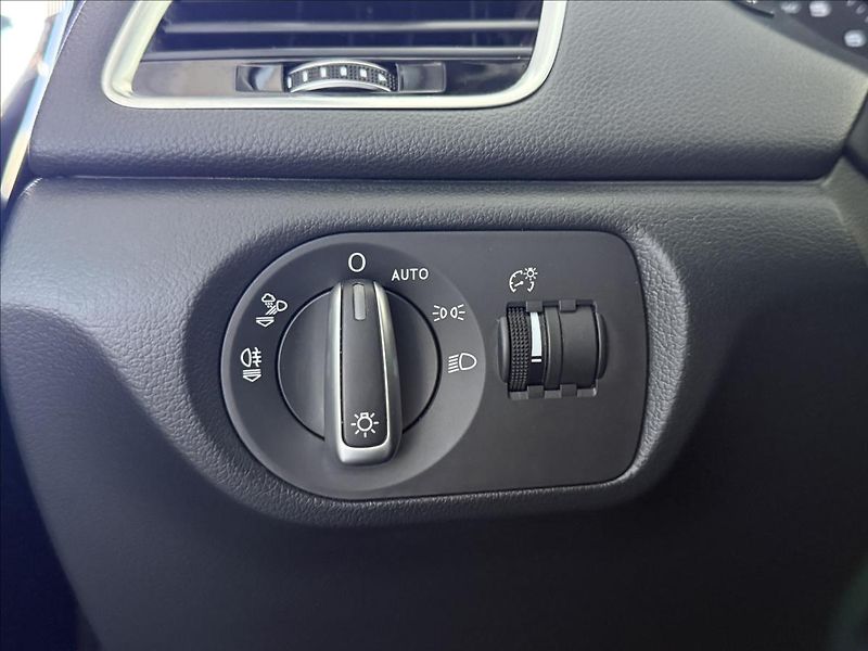 Audi Q3 1,4   TSI 110kW,SERVISKA,TAŽNE - fotka 10 z 24