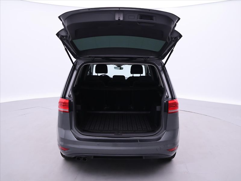 Volkswagen Touran 2,0 TDI 110kW DSG LED 1.Maj. - fotka 7 z 35