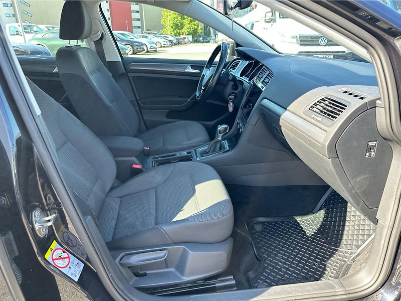 Volkswagen e-Golf Comfortline 100kW SOH: 92,4% - fotka 16 z 22