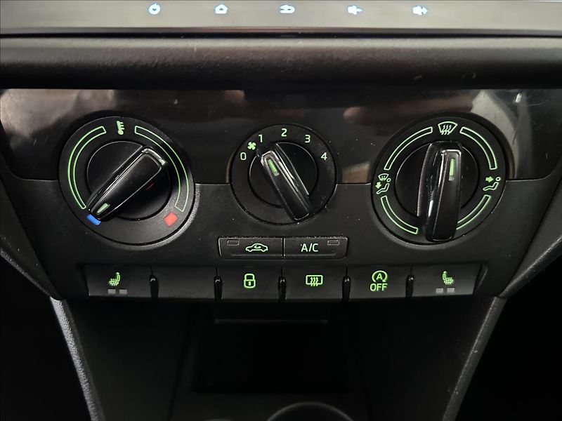 Škoda Rapid 1,0   TSI 81kW,SERVISKA,TAŽNÉ - fotka 16 z 23