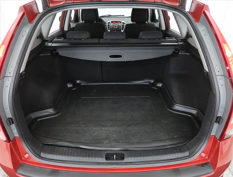 Kia Ceed (2010) 1.6 CRDi, jezdí výborně - fotka 13 z 16