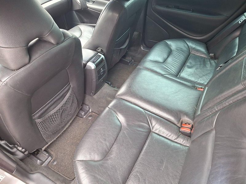 Volvo XC70 (2005) 2.4 D5 120kW AWD -PLNÝ SERVIS! - fotka 28 z 43