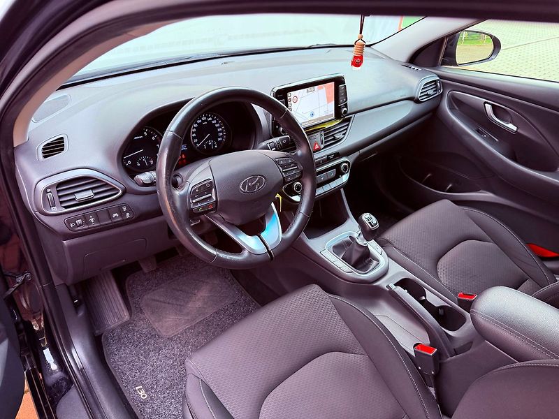 Hyundai i30 1.4 T-GDi Trend, Serviska - fotka 15 z 27