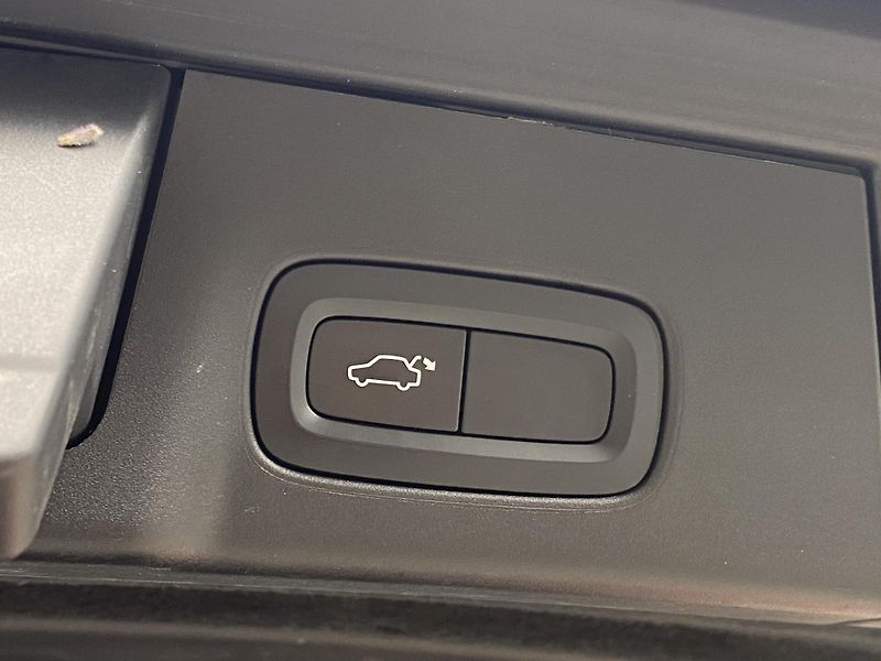 Volvo V90 D4 MOMENTUM AUT  - fotka 29 z 42