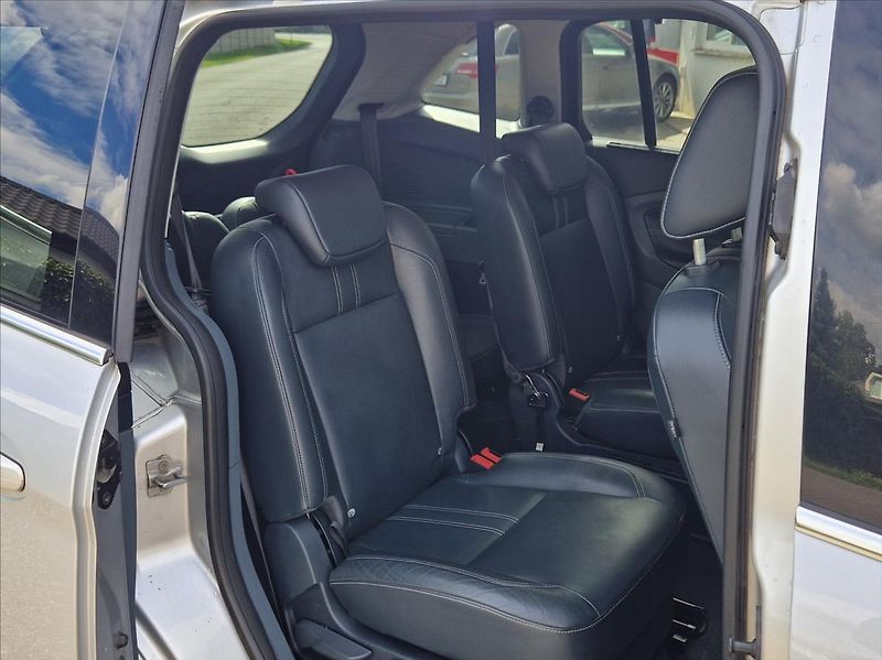 Ford Grand C-MAX 1,6 TDCi 7MÍST AUTOAC SENZORY - fotka 17 z 41