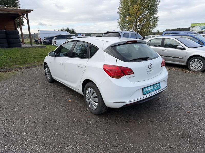 Opel Astra 1.6i - fotka 8 z 22