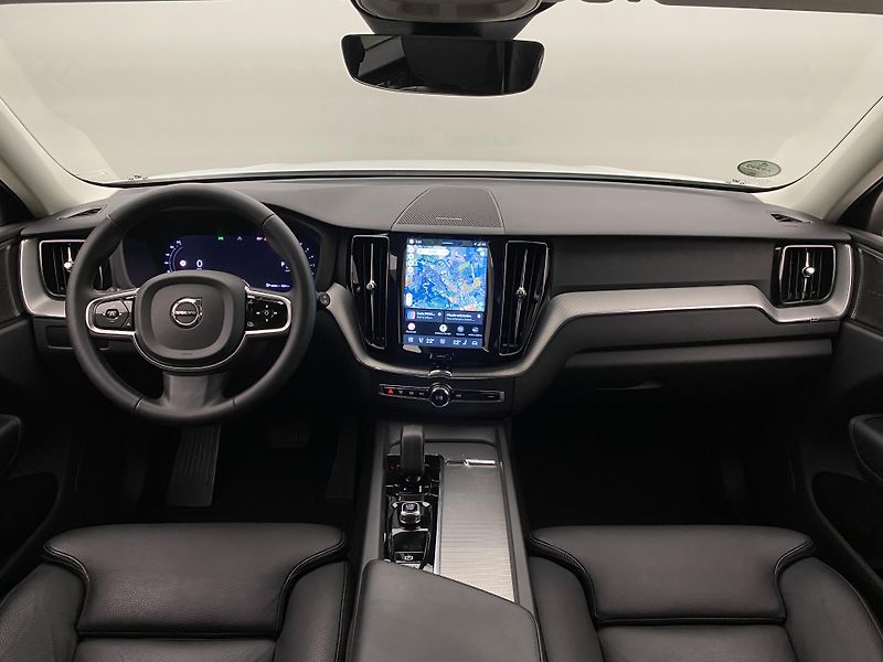 Volvo XC60 B4 AWD PLUS DARK AUT CZ 1.maj - fotka 2 z 58