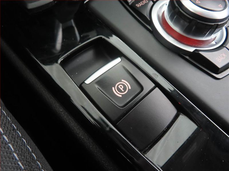 BMW X1 (2016) sDrive18d, Automat, Bi-Xenony - fotka 17 z 20