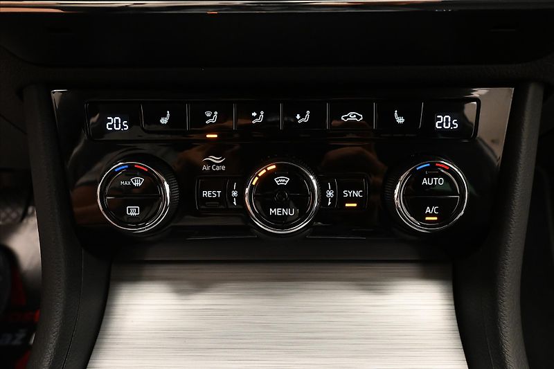 Škoda Superb 1,5 TSI 110 kW Ambition Záruka - fotka 21 z 30