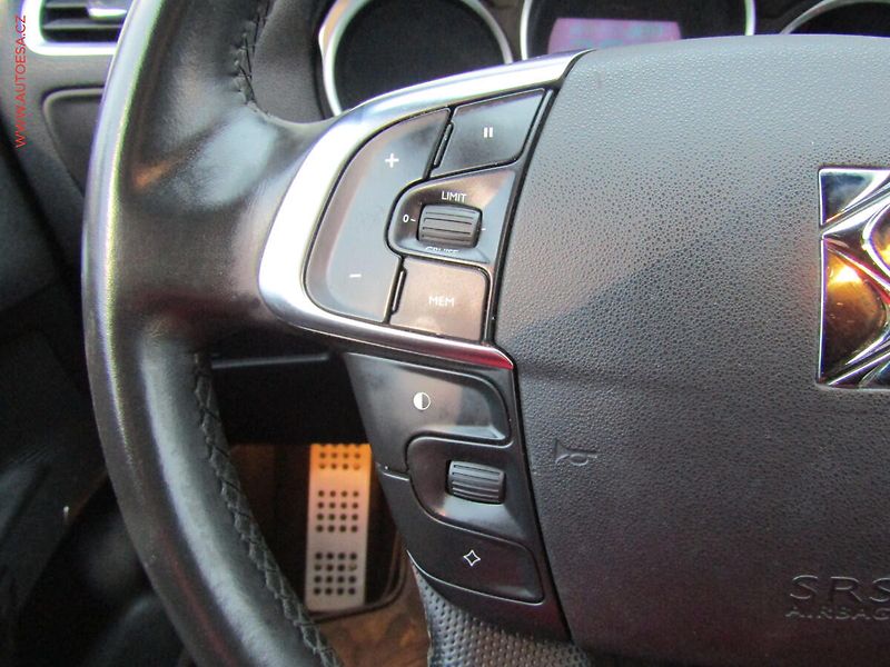 DS Automobiles DS4 (2013) 1.6HDi, ČR, AC, výhřev sed. - fotka 15 z 18