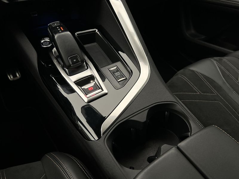 Peugeot 5008 GT 1.6 PURETECH AUT 7 MÍST - fotka 29 z 47