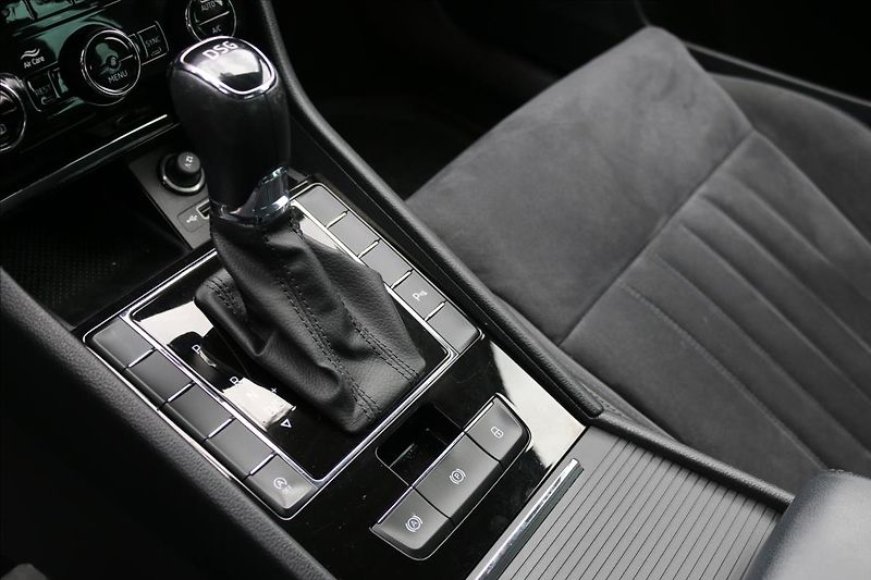 Škoda Superb 2,0 110Kw, ČR, Tažné - fotka 23 z 47