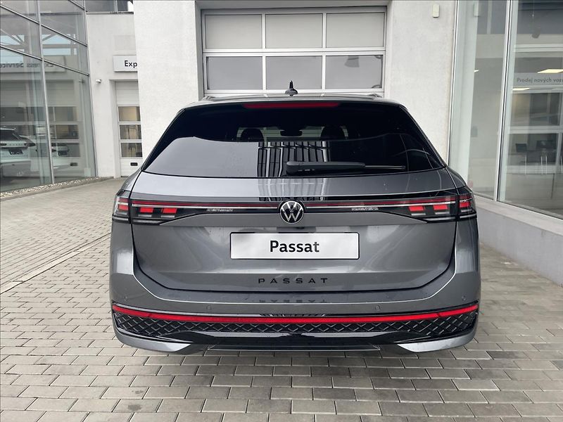 Volkswagen Passat (2025) 1,5 TSI 200 kW eHybrid  R-Line - fotka 6 z 16