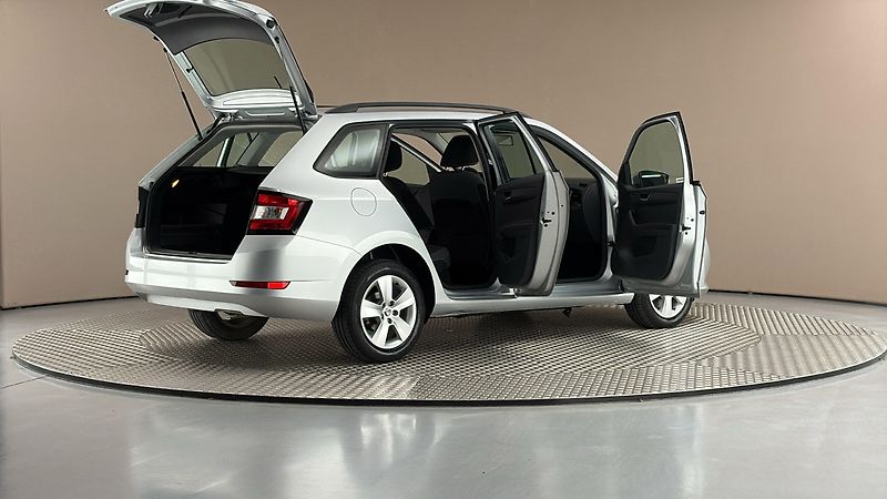 Škoda Fabia 1.0 TSI Ambition Combi - fotka 6 z 24