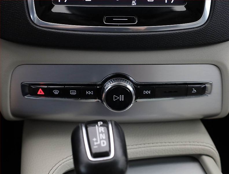 Volvo XC90 (2018) D5 AWD - fotka 15 z 21