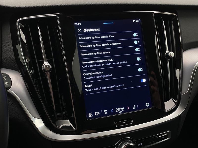 Volvo V60 T6 AWD RECHARGE CORE REZERVACE - fotka 43 z 45