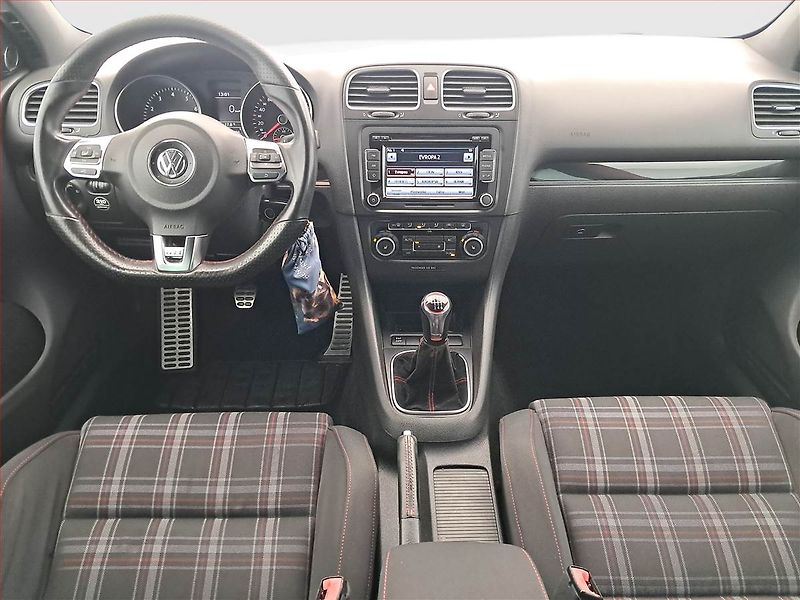 Volkswagen Golf (2010) 2.0 GTI, Serv.kniha, Xenony - fotka 8 z 17