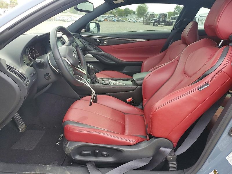 Infiniti Q60 (2022) Auto na cestě - fotka 7 z 12