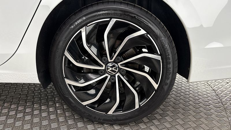 Volkswagen Golf 2.0 TDI DSG Style Variant - fotka 19 z 29