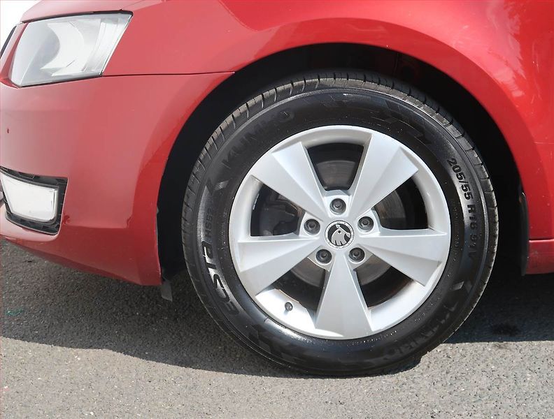 Škoda Octavia (2015) Elegance 1.6 TDI, Tempomat - fotka 14 z 19