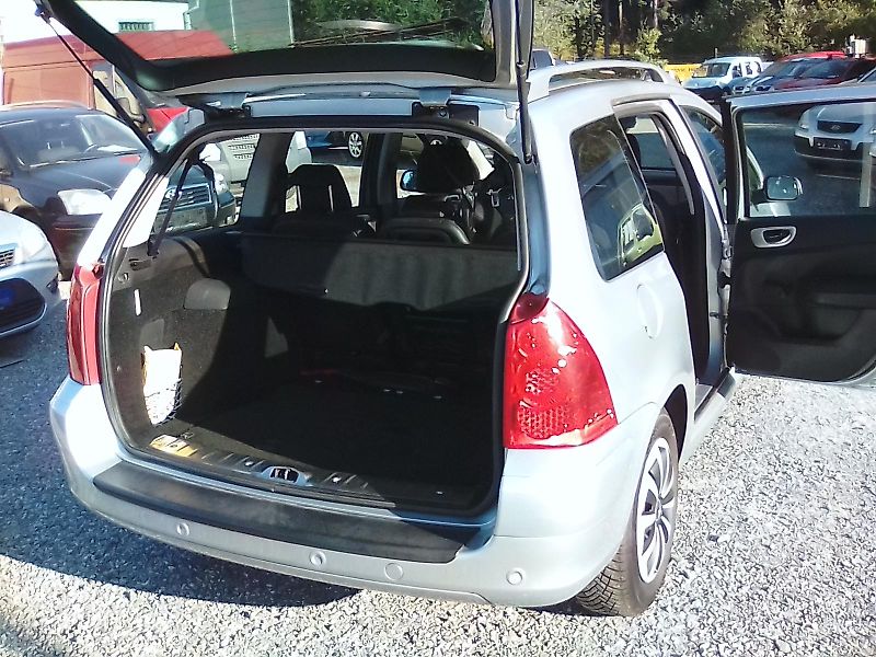 Peugeot 307 (2007) 1.6i 16V SW, kola navíc - fotka 27 z 32