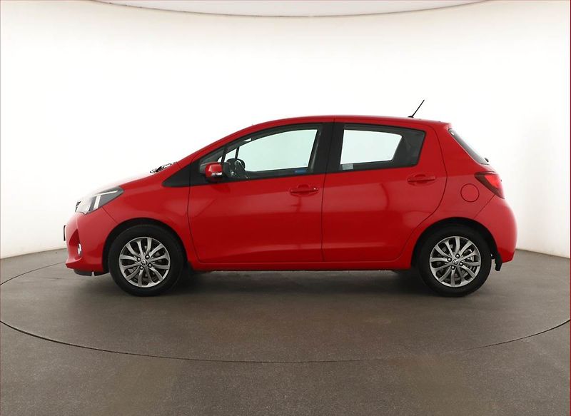 Toyota Yaris (2016) 1.33 Dual VVT-i, Serv.kniha - fotka 3 z 16
